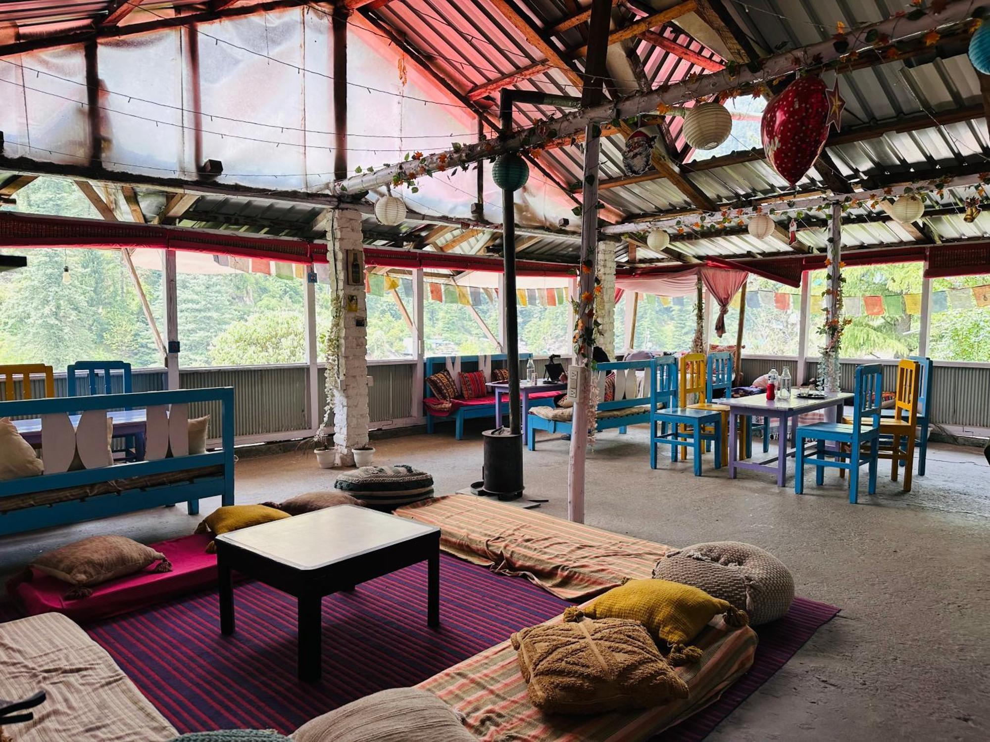 Hostel 360 Degree, Jibhi Bagian luar foto